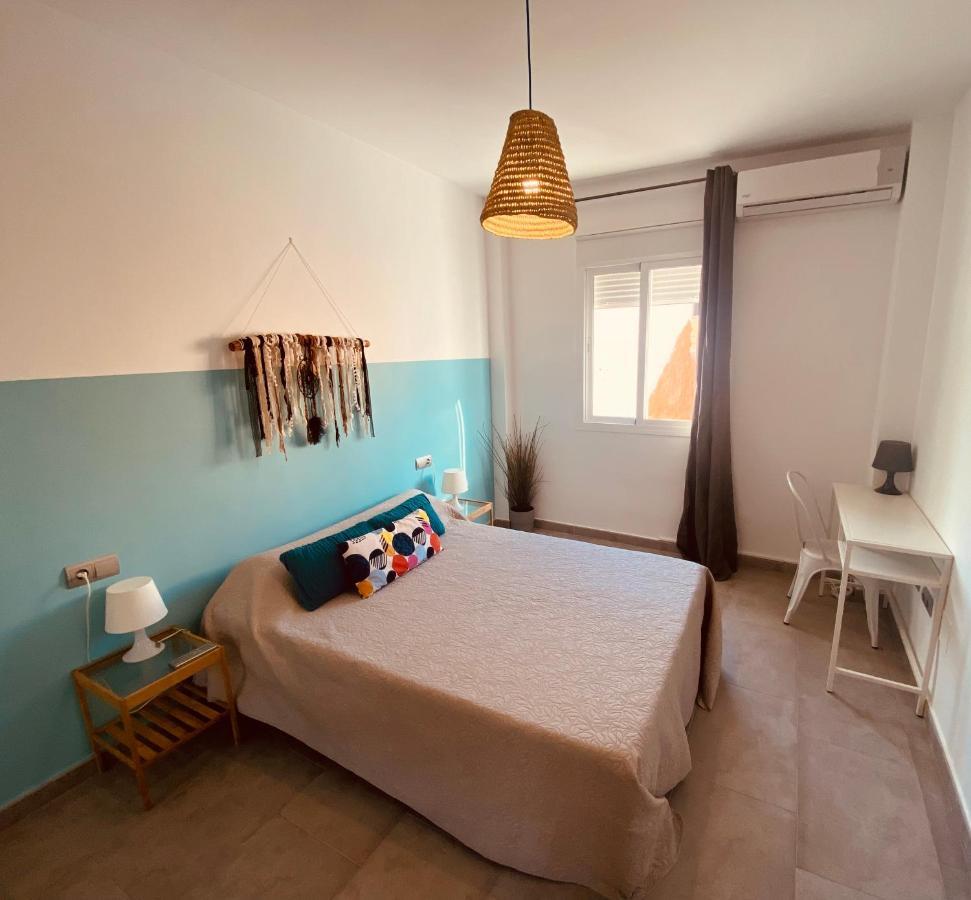 Apartamentos Chuita Playa Малага Экстерьер фото