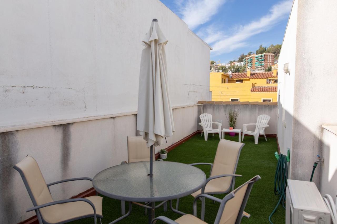 Apartamentos Chuita Playa Малага Экстерьер фото